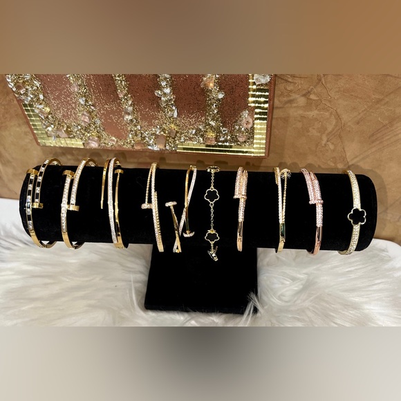 New! Gold with Rhinestone details
Cuff bangle - Picture 3 of 3